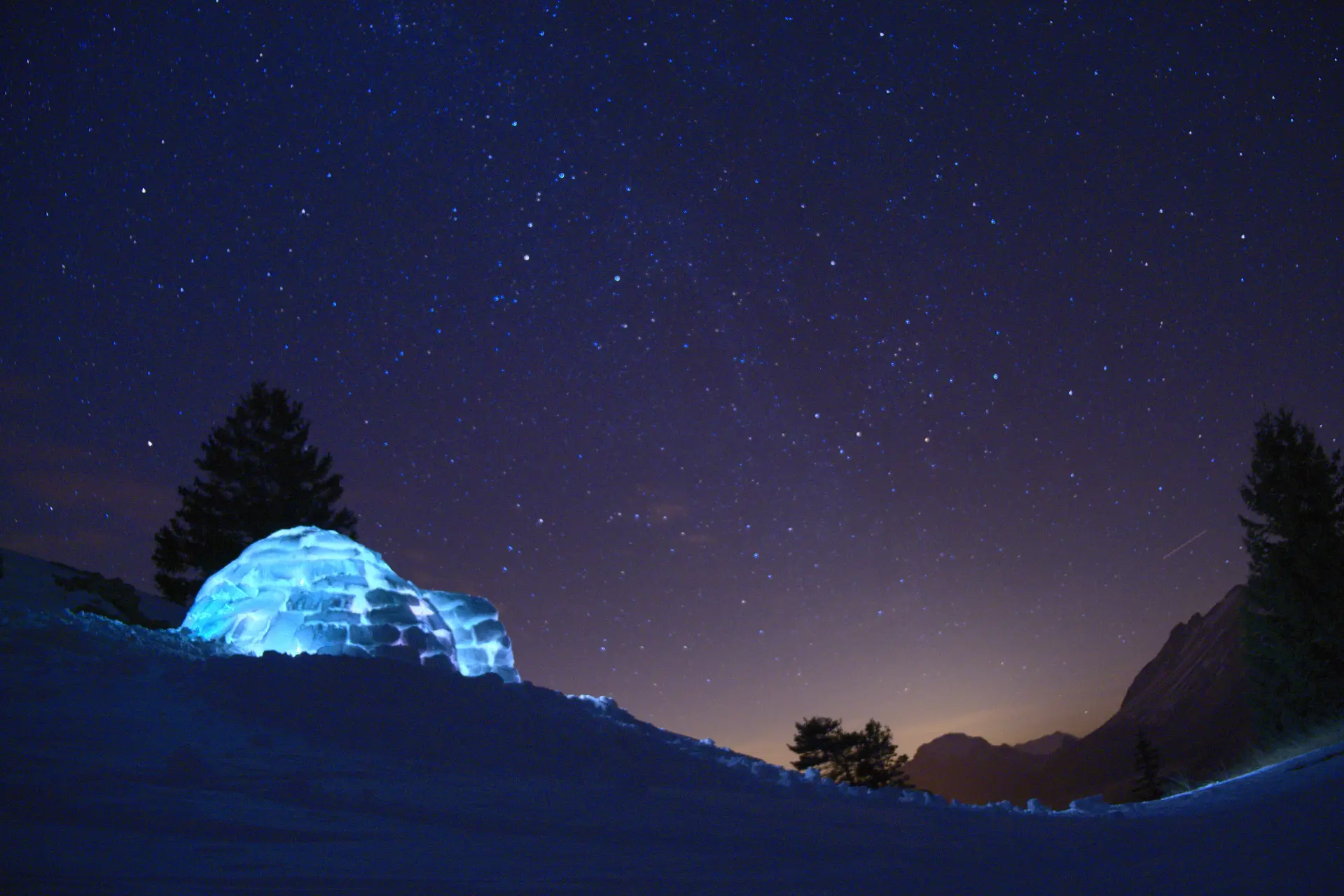 Build and sleep one night in an Igloo in the Alps 2026