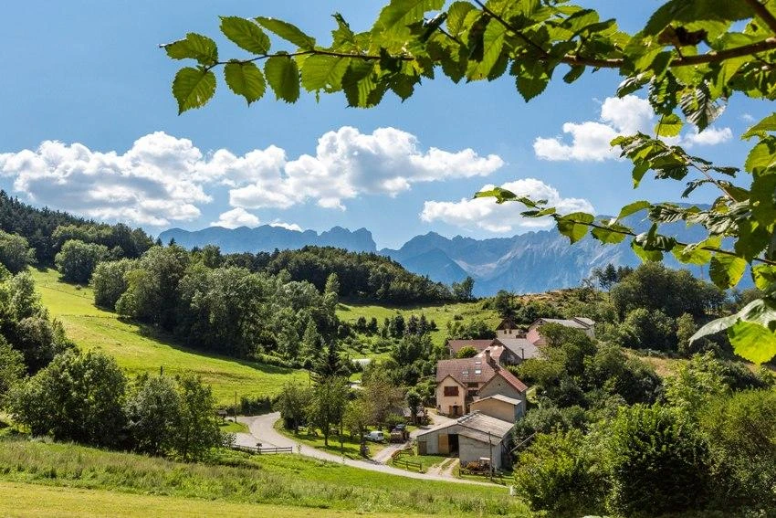 A valley-floor gîte in the Valgaudemar, the fixed point of a center-based week