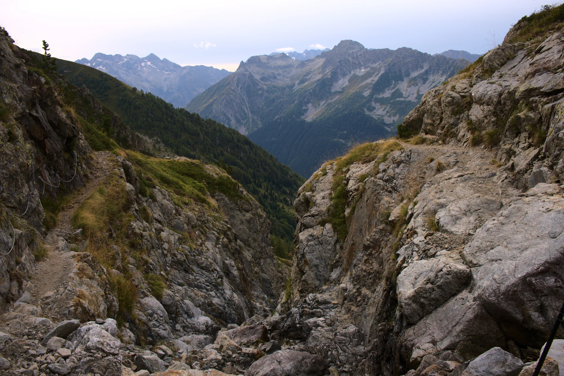 Cable-protected traverse: ground that does not get walked at an average speed