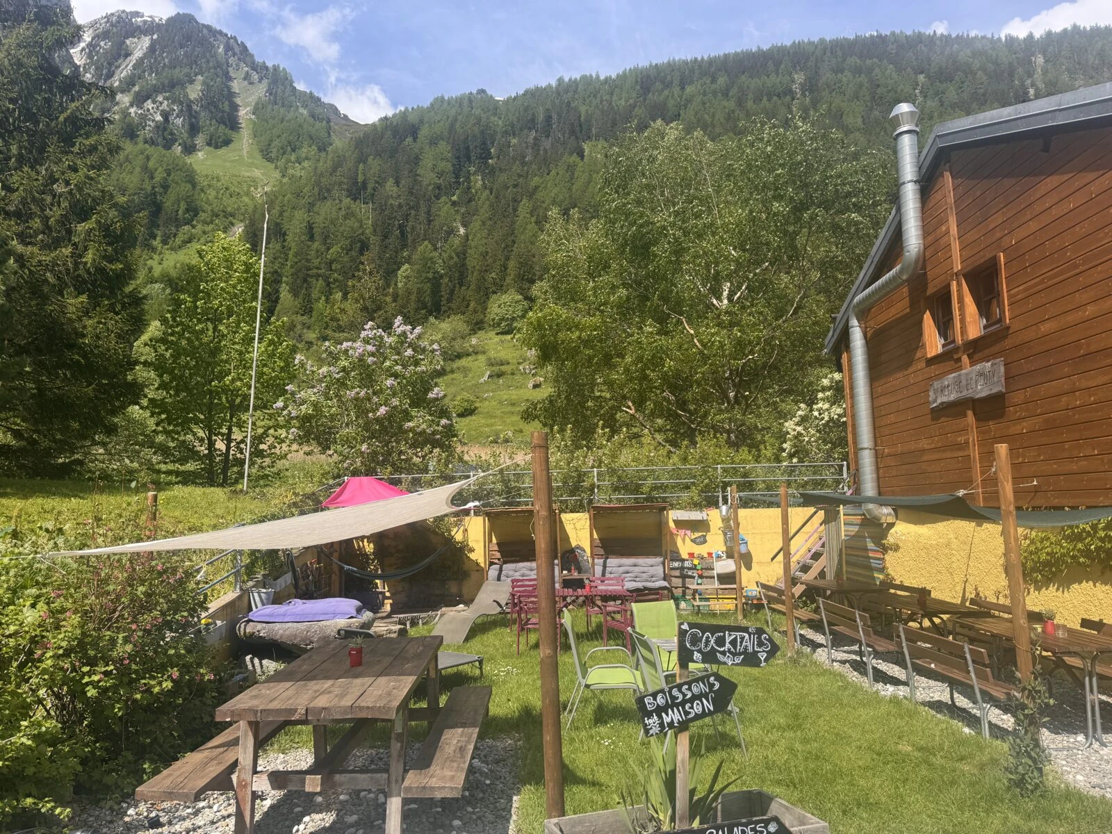 Refuge Le Peuty in the hamlet of Le Peuty, before the Col de Balme