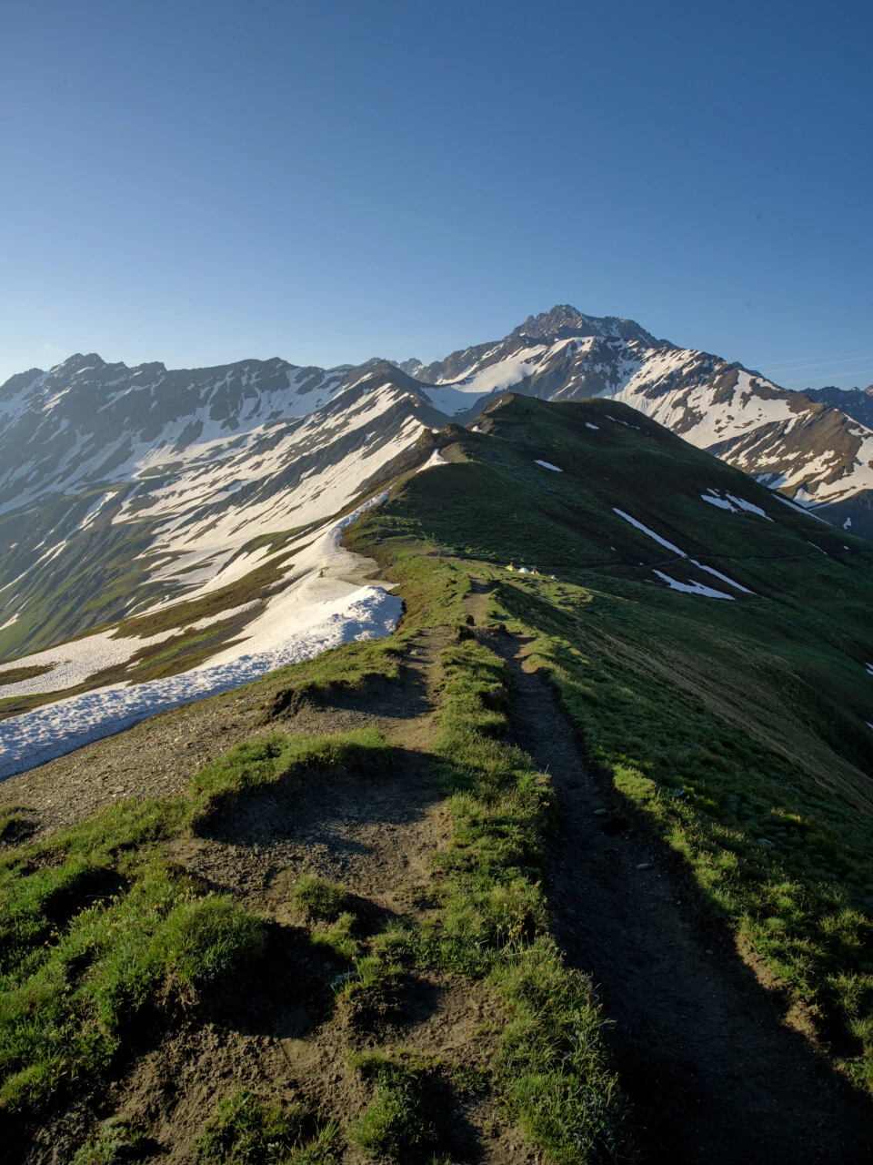 The ridgeline in the early morning, cols Ferret area